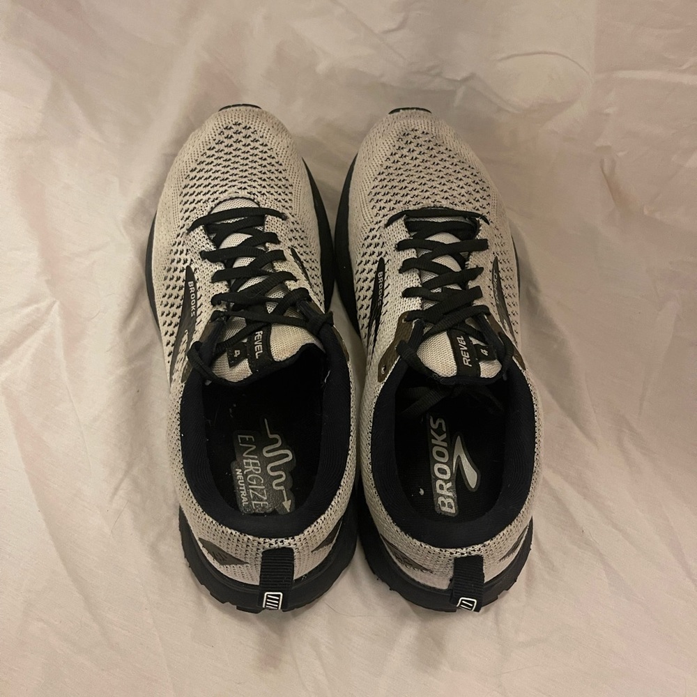 Women’s Brooks Revel 4 White/Black - Picture 4 of 8